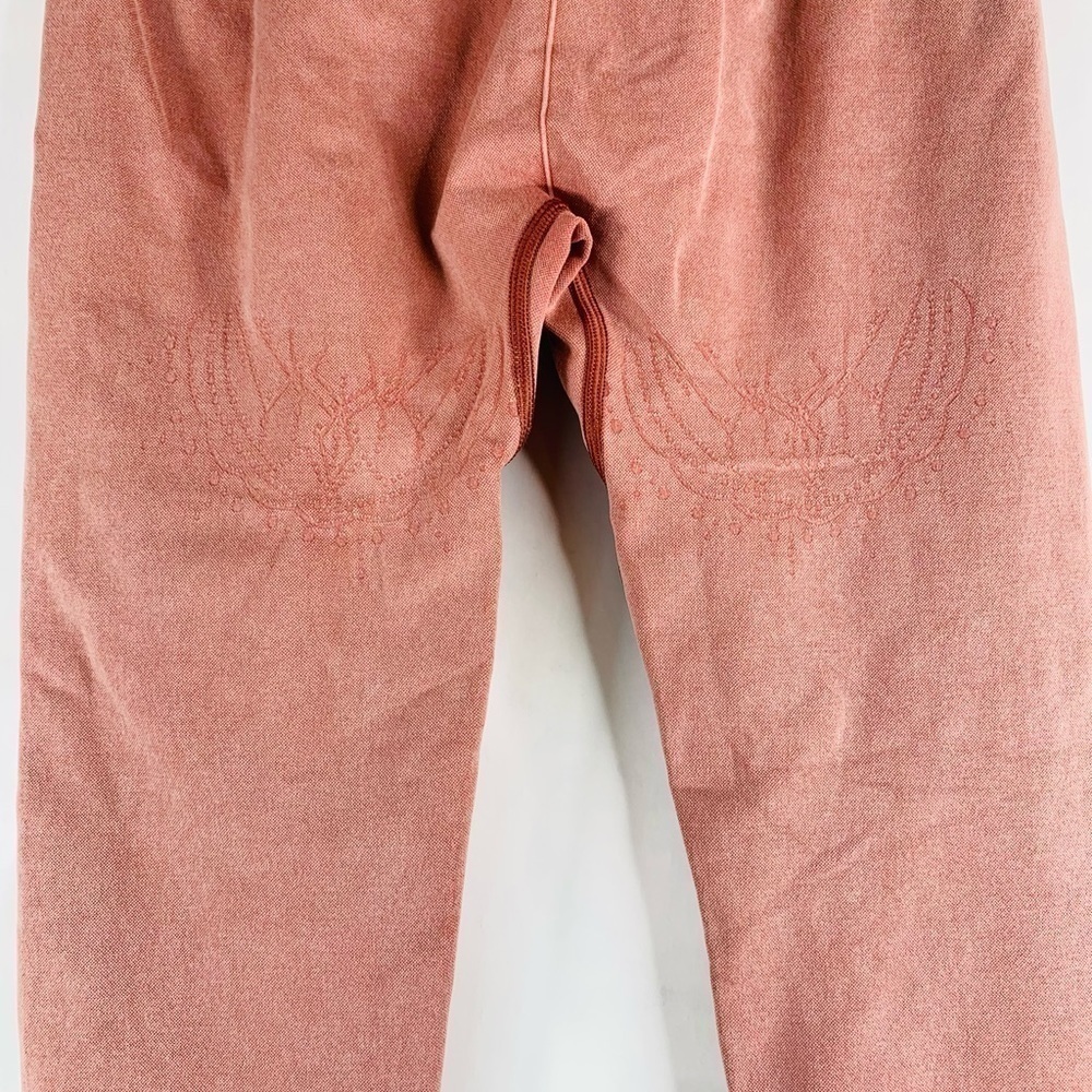 Gymshark Seamless Pink Embroidered Leggings Size Small - Picture 4 of 7